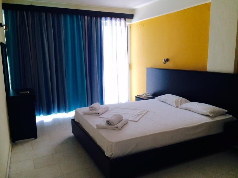 Asteria Hotel Tolón Esterno foto